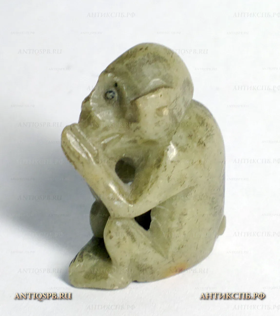 Фигурка из камня "Обезьянка". Сер. ХХ века. Китай. №20486